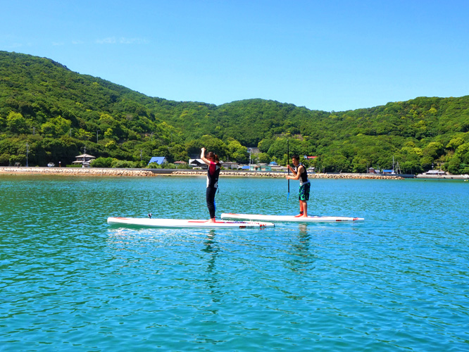 瀬戸内海の小豆島の吉田湾のマリンスポーツ体験でSUP