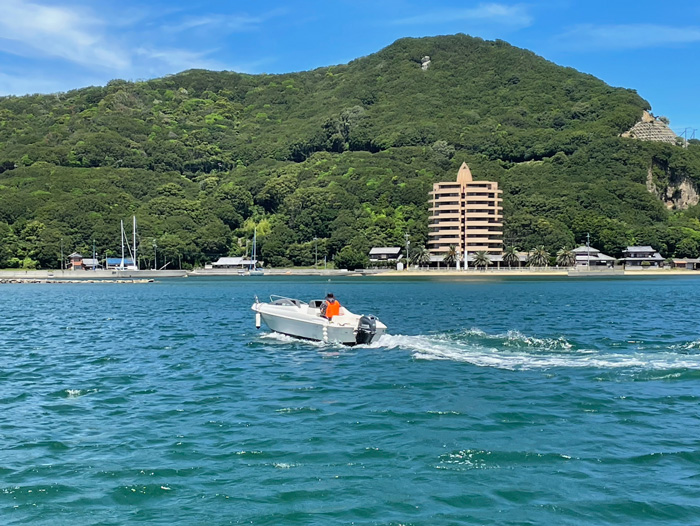 瀬戸内海の小豆島の吉田湾で貸切クルーズ