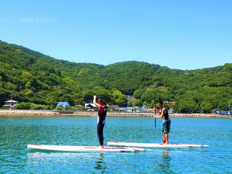 穏やかな瀬戸内海の離島・香川県の小豆島の海でアクティビティー、SUP体験をしよう。
