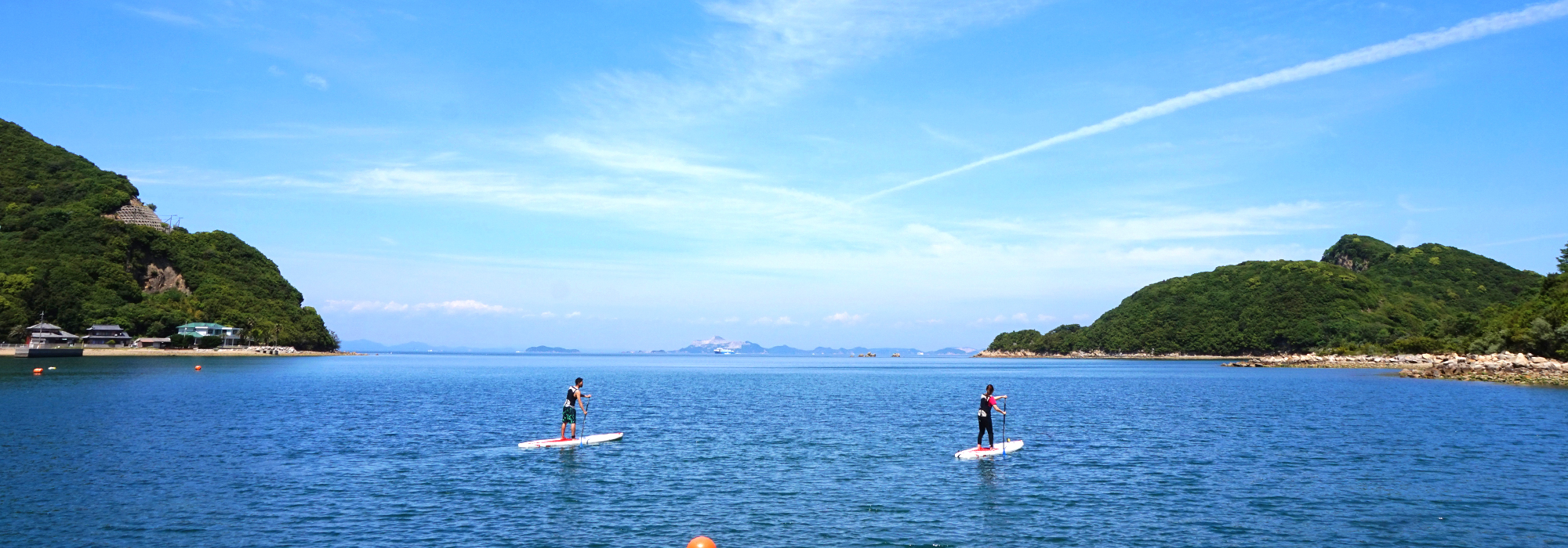 瀬戸内海の小豆島の海でアクティビティー・体験でSUPを楽しむ