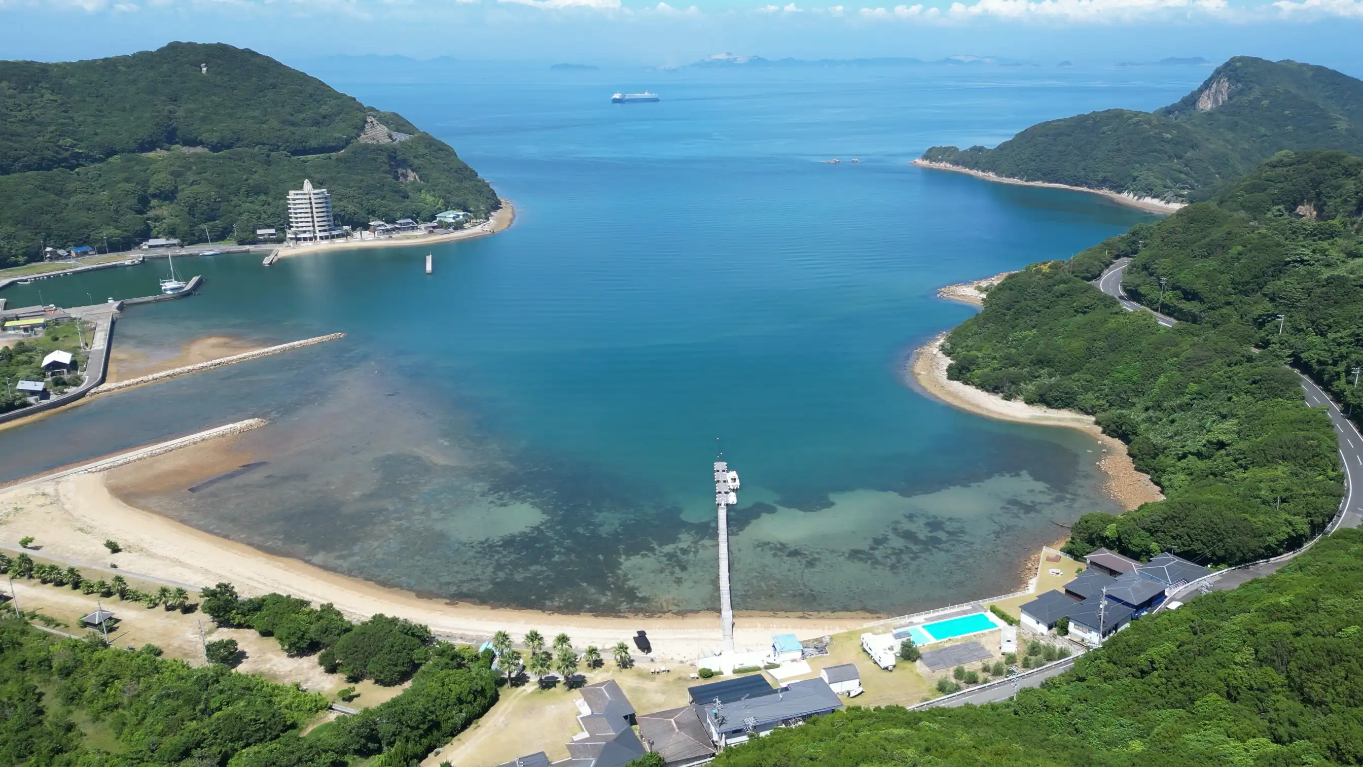 「シータイガーアイランドイン小豆島」から見える海と船