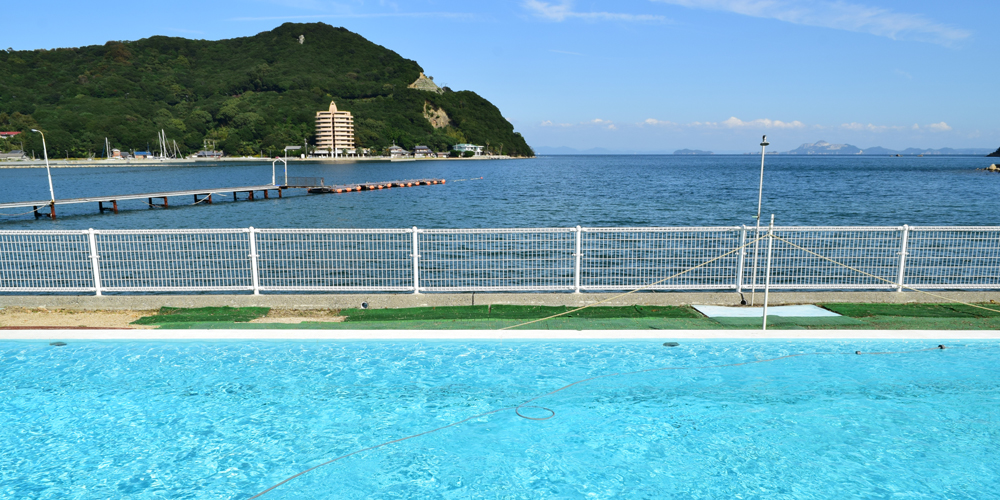 瀬戸内海の離島・香川県小豆島旅行におすすめの海沿いホテル、宿、コテージ「シータイガーアイランドイン小豆島」のプール
