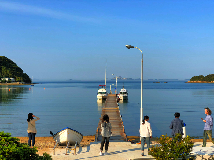 瀬戸内海の離島・香川県・小豆島のビーチリゾートホテル・おすすめ宿・宿泊施設・オーシャンビューコテージにあるとても綺麗なプライベートビーチを散策