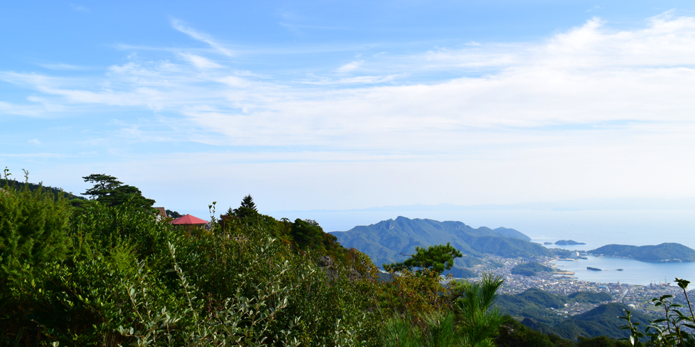 寒霞渓から眺める小豆島の緑と海の青のコントラスト