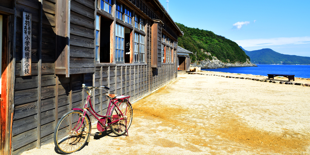 レトロな自転車も二十四の瞳映画村の雰囲気を醸し出します